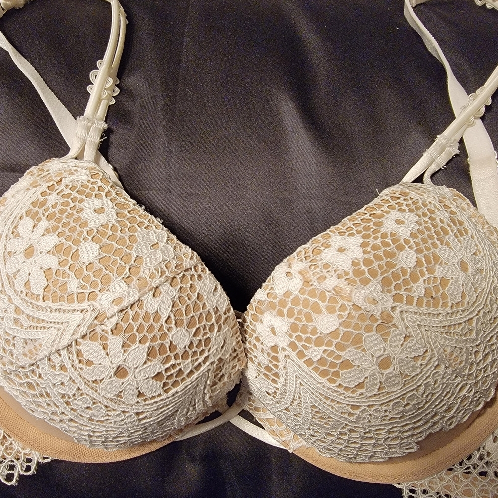 Victoria's Secret Bombshell Plunge